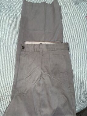 Tommy Bahama Men's light beige pleated  Dress Pants - Classic Tailored Style